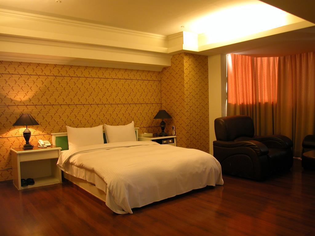 Zaw Jung Business Hotel Тайчжун Экстерьер фото